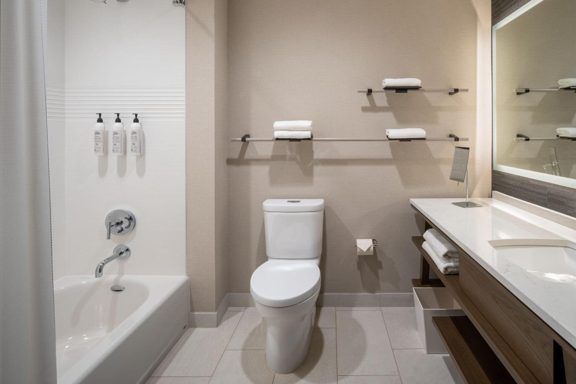 Delta Hotels By Marriott Wichita Falls Convention Center Экстерьер фото