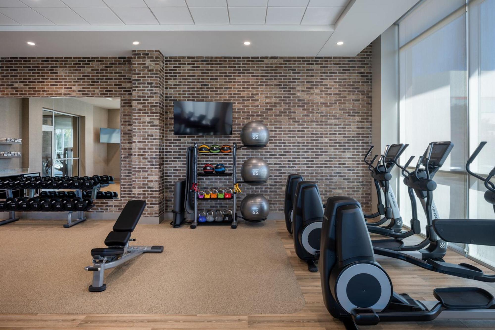 Delta Hotels By Marriott Wichita Falls Convention Center Экстерьер фото