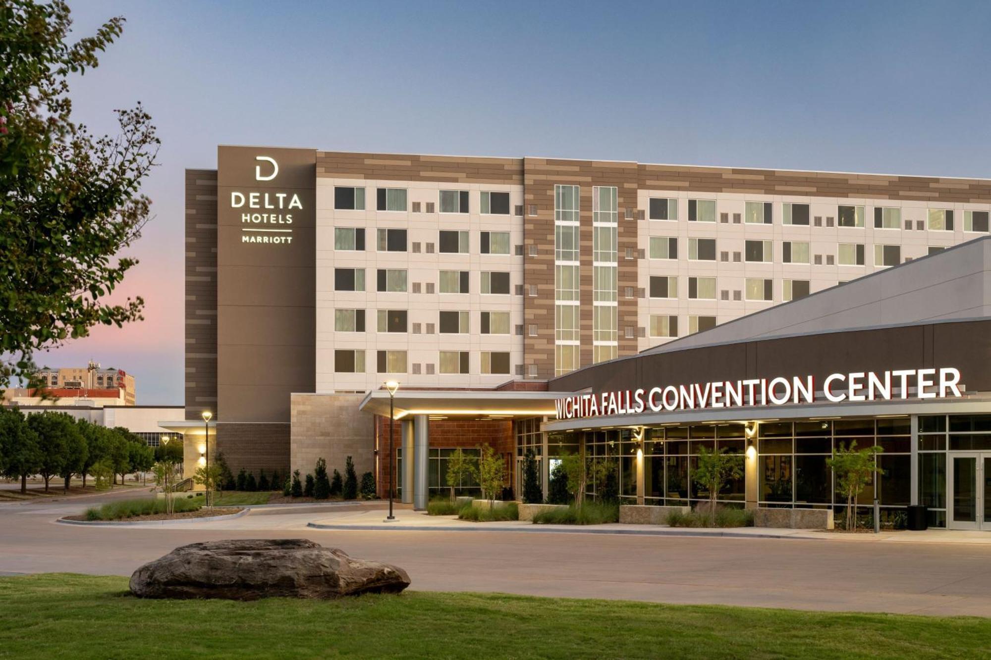 Delta Hotels By Marriott Wichita Falls Convention Center Экстерьер фото